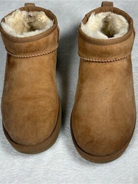 UGG Classic Ultra Mini Boots Womens Size 8 Us Chestnut